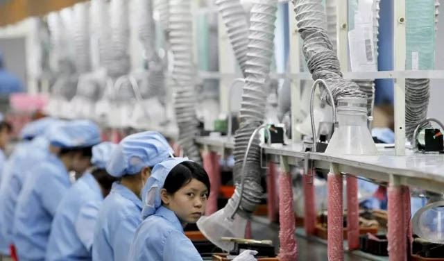 未來幾年，制造業(yè)、服務(wù)業(yè)等勞動密集型產(chǎn)業(yè)的招工將更加困難，勞動力成本也必將日益高漲